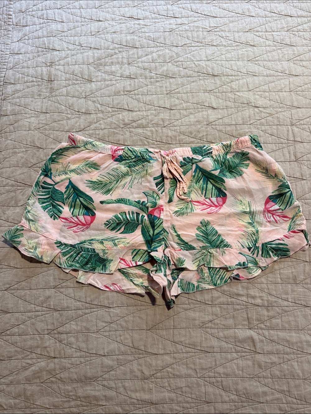 Gilligan & O'Malley Pink Tropical Leaf Ruffle Skorts
